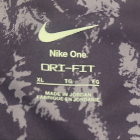 NWT Women’s‎ NIKE High Rise One Dri-Fit Purple 7/8 Length. Size XL. - Picture 3 of 7